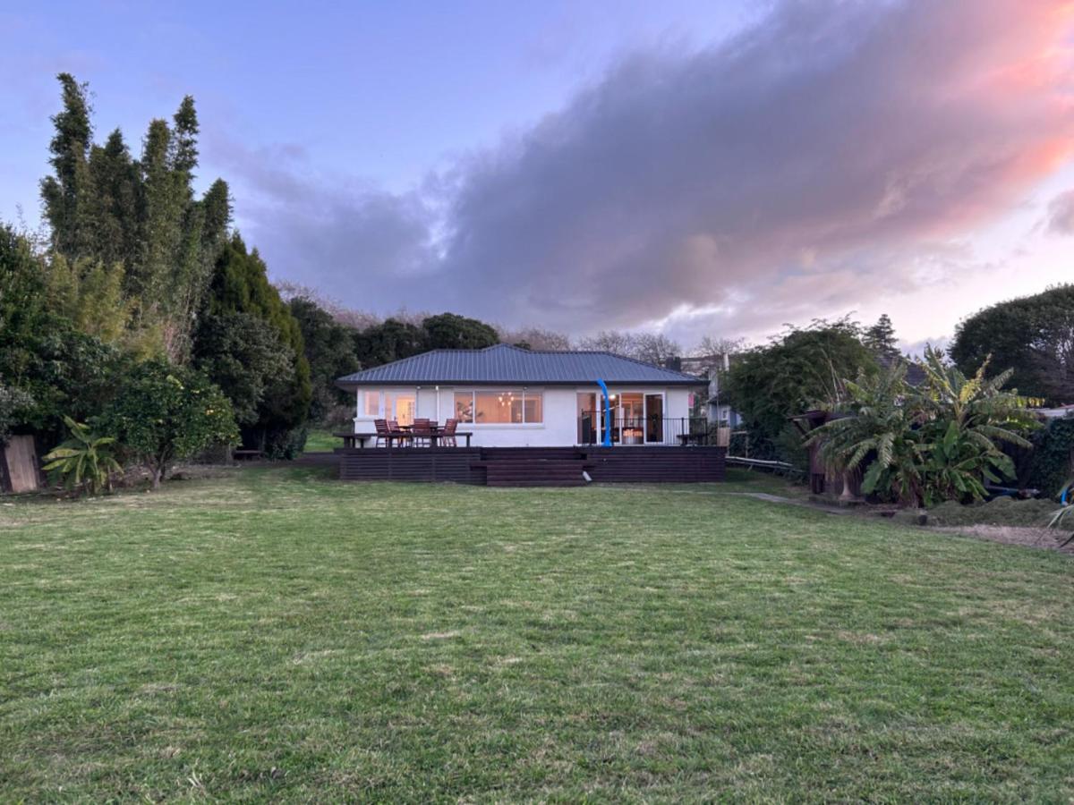 Lakefront Getaway In Rotorua Exteriör bild